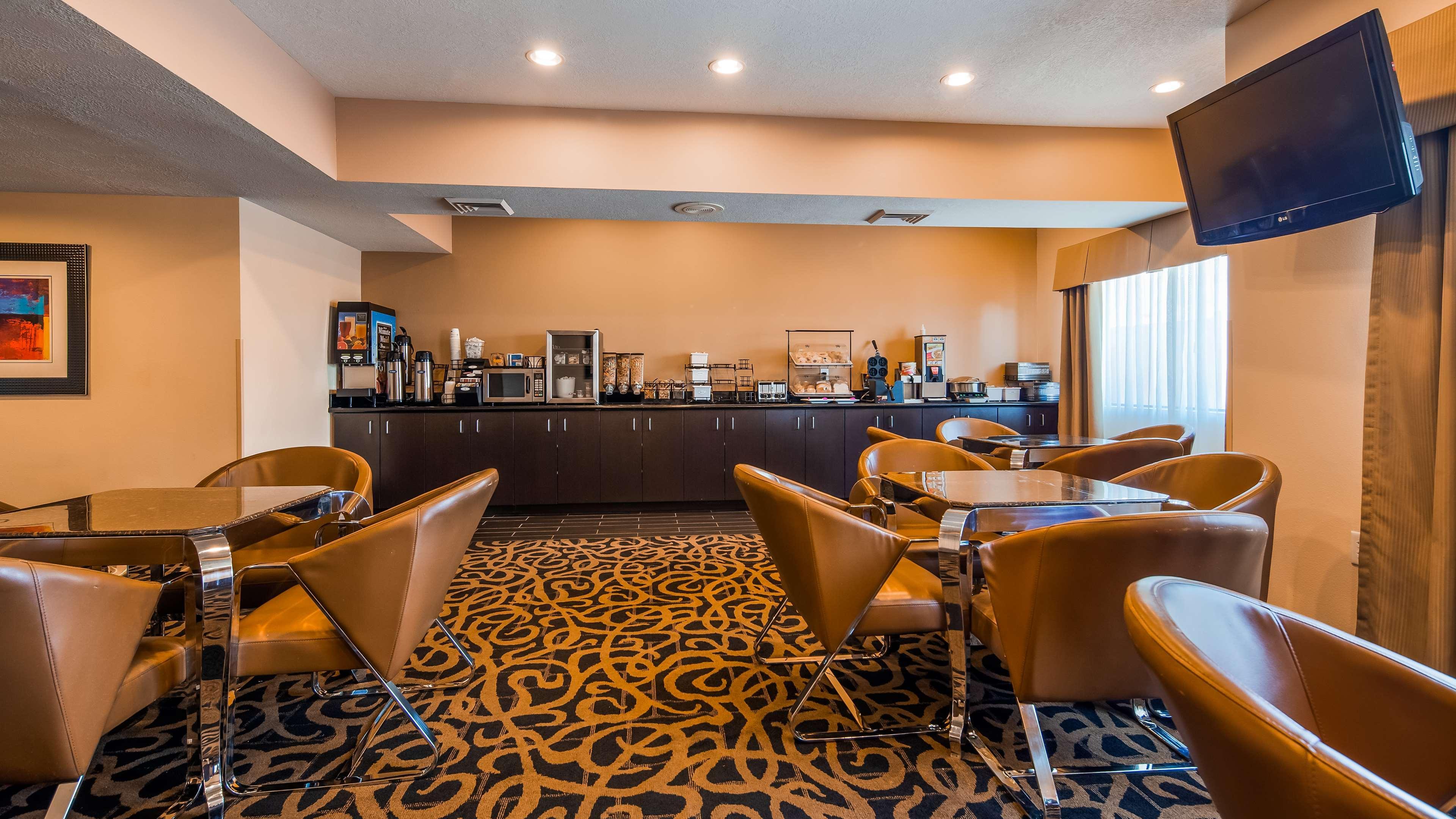 Best Western Plus - Wendover Inn Exterior photo